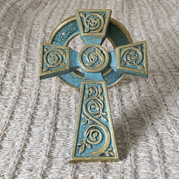High Cross & Vine Scrolls Verdigris Door Knocker - Picture 5 of 16